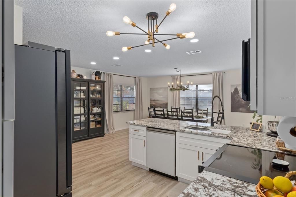 For Sale: $265,000 (2 beds, 2 baths, 1274 Square Feet)