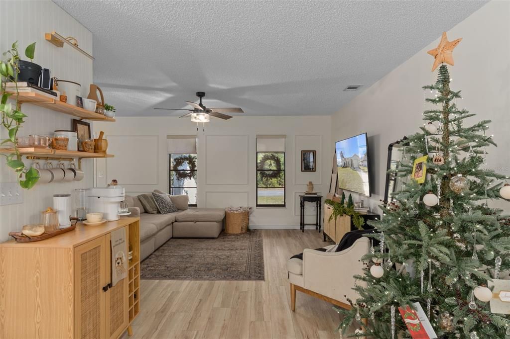 For Sale: $265,000 (2 beds, 2 baths, 1274 Square Feet)