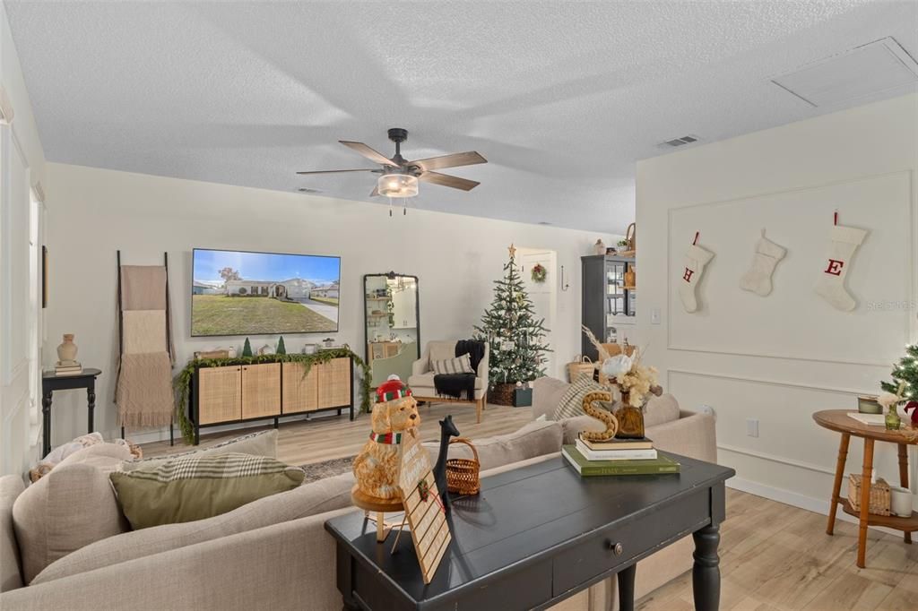 For Sale: $265,000 (2 beds, 2 baths, 1274 Square Feet)