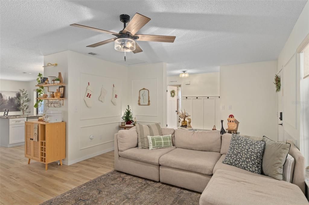 For Sale: $265,000 (2 beds, 2 baths, 1274 Square Feet)