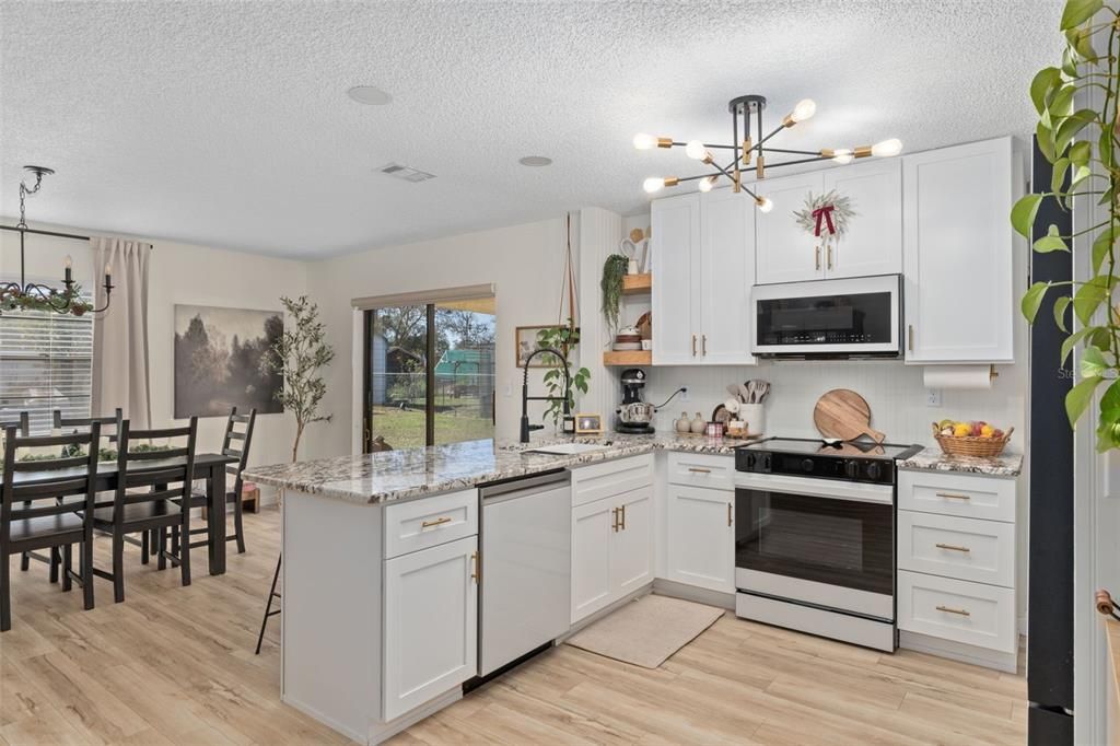 For Sale: $265,000 (2 beds, 2 baths, 1274 Square Feet)