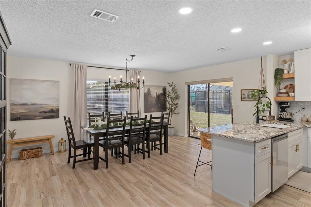 For Sale: $265,000 (2 beds, 2 baths, 1274 Square Feet)