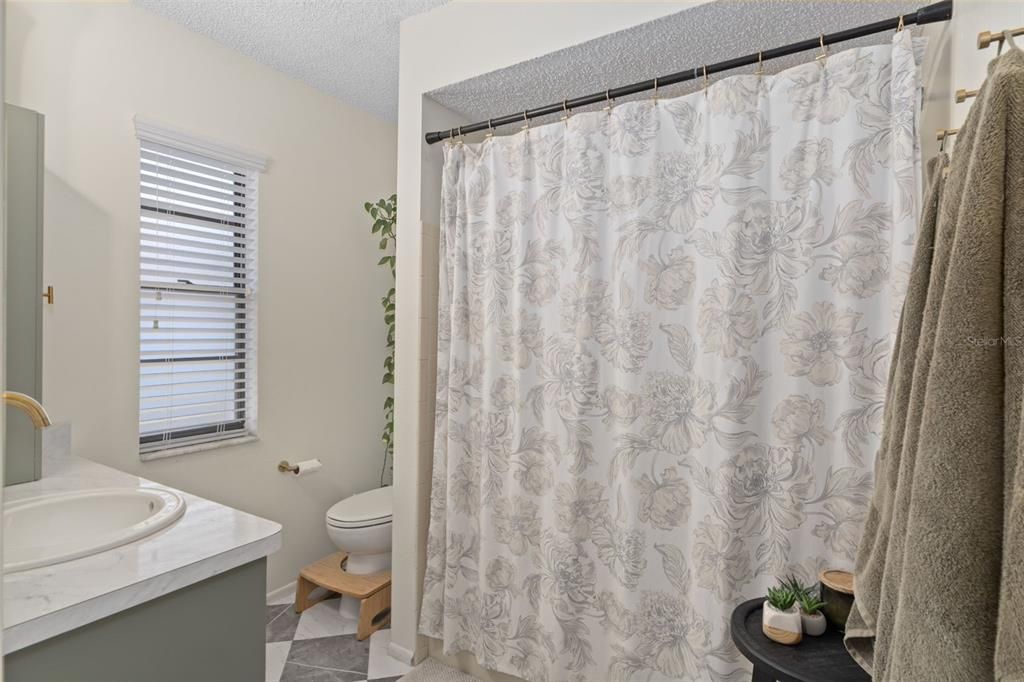 For Sale: $265,000 (2 beds, 2 baths, 1274 Square Feet)