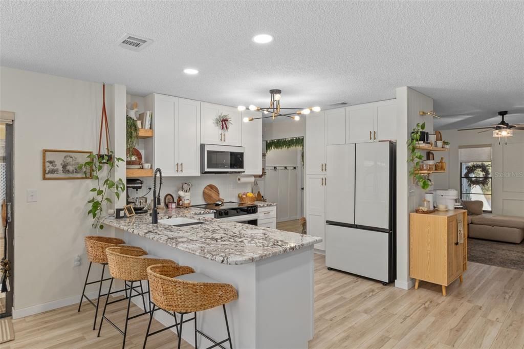 For Sale: $265,000 (2 beds, 2 baths, 1274 Square Feet)