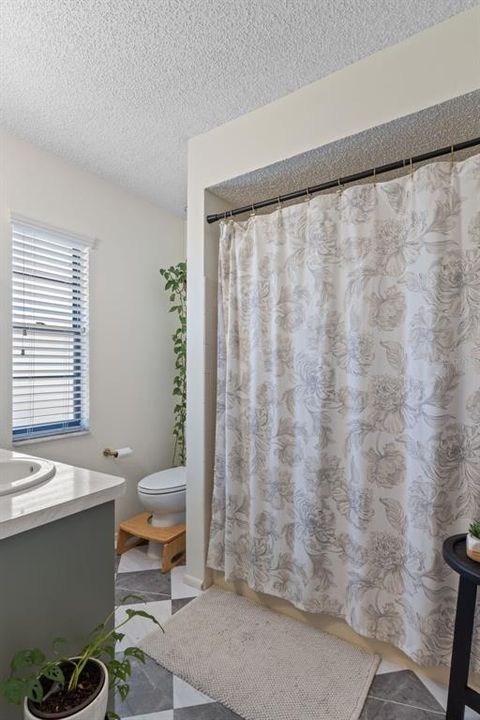 For Sale: $265,000 (2 beds, 2 baths, 1274 Square Feet)