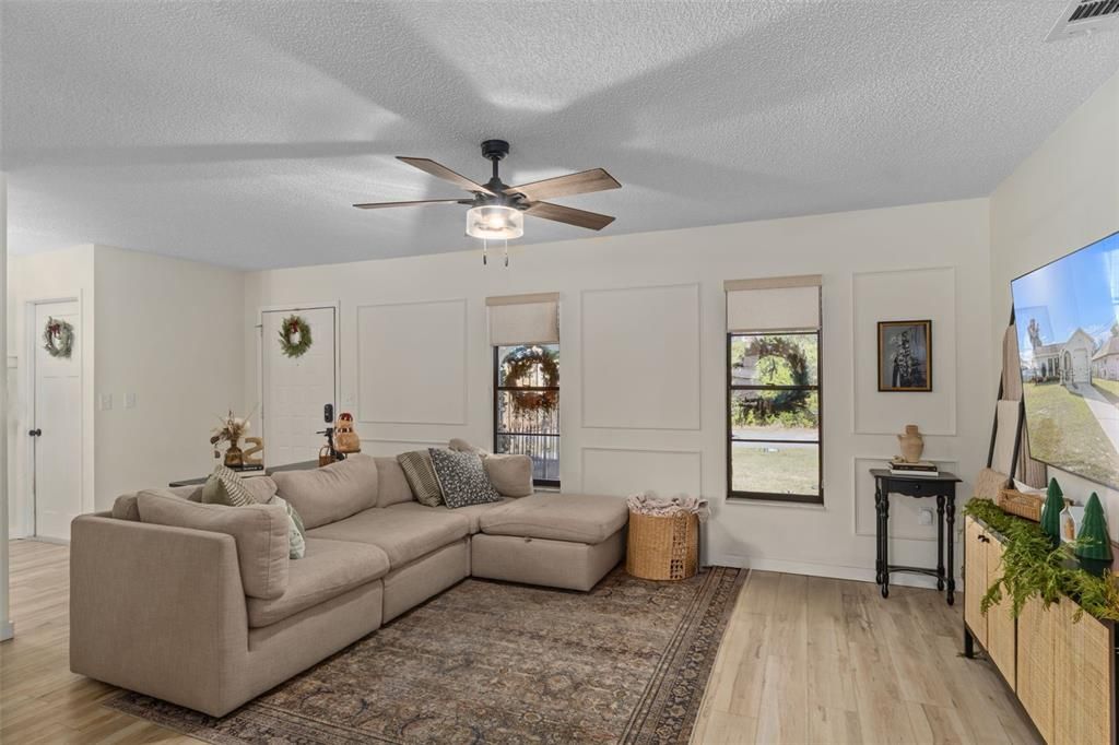 For Sale: $265,000 (2 beds, 2 baths, 1274 Square Feet)