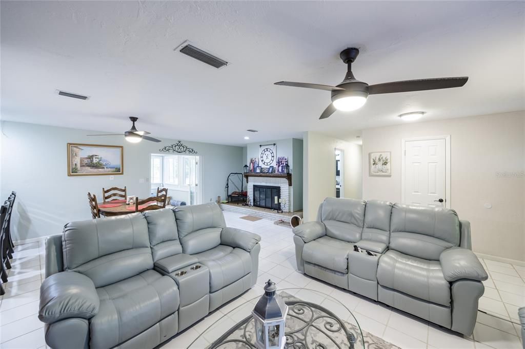 For Sale: $374,000 (4 beds, 2 baths, 1570 Square Feet)