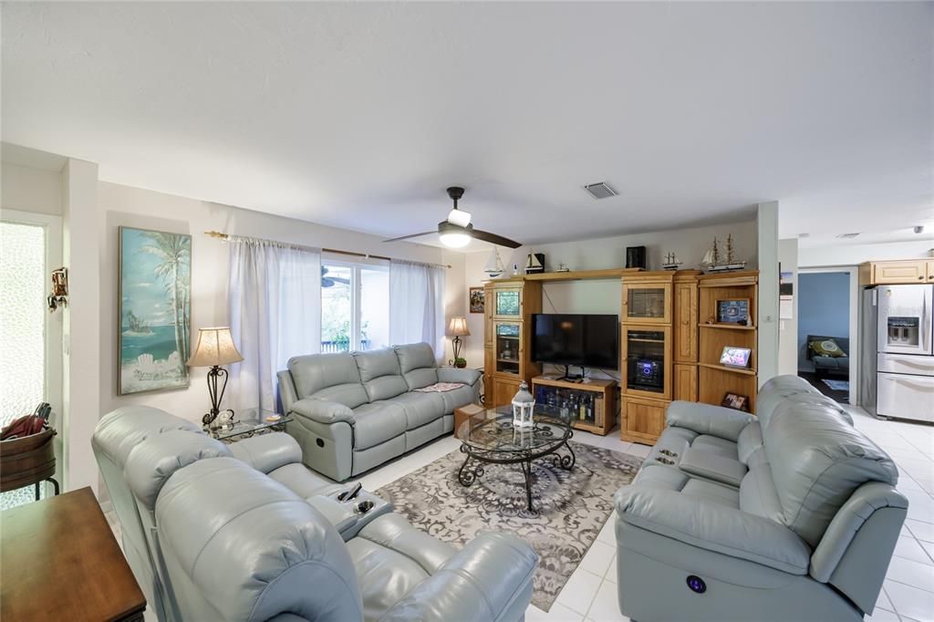 For Sale: $374,000 (4 beds, 2 baths, 1570 Square Feet)