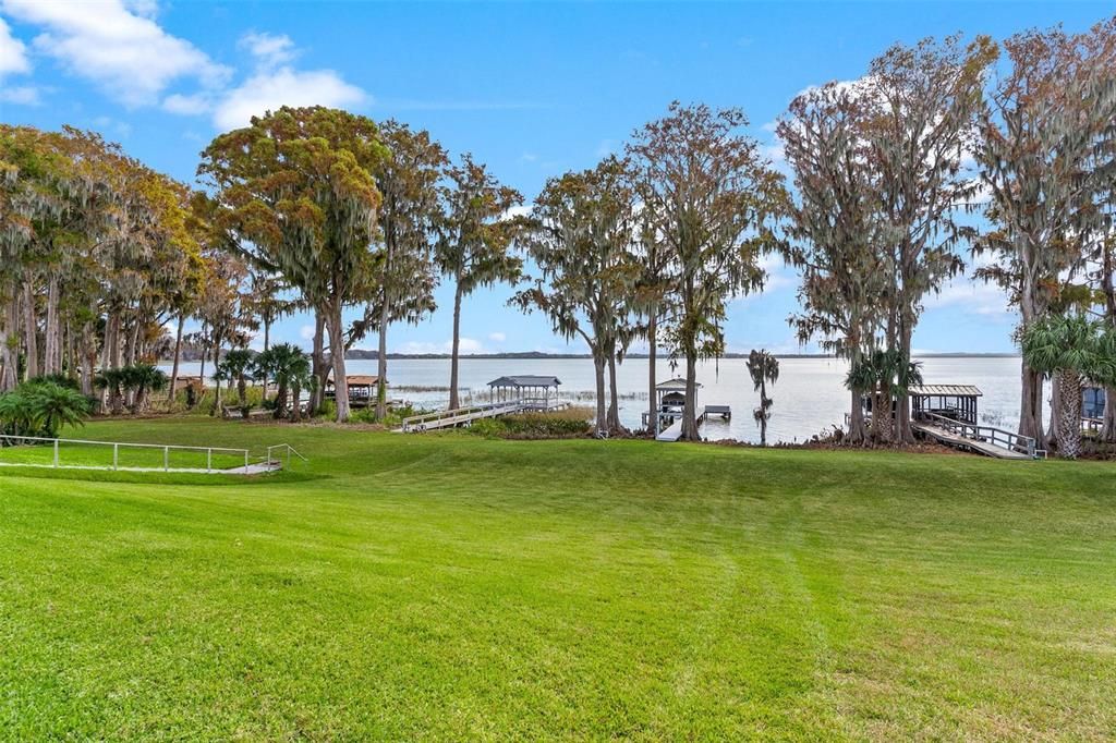 En Venta: $735,000 (3 camas, 2 baños, 2225 Pies cuadrados)