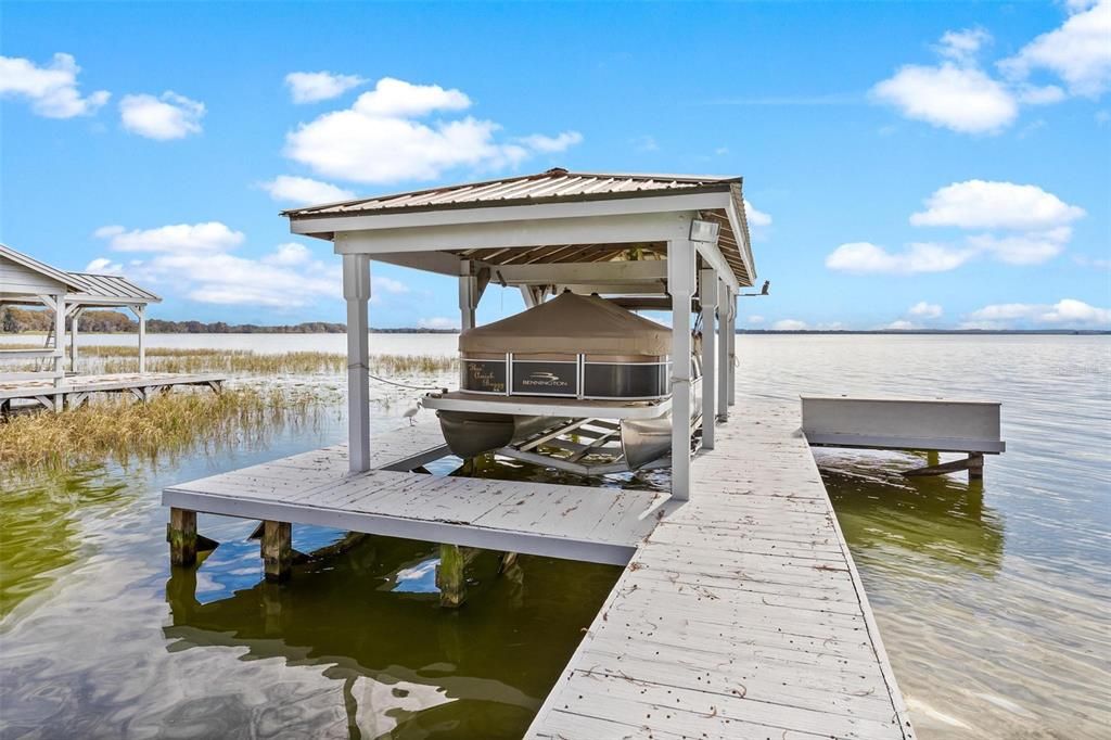 En Venta: $735,000 (3 camas, 2 baños, 2225 Pies cuadrados)