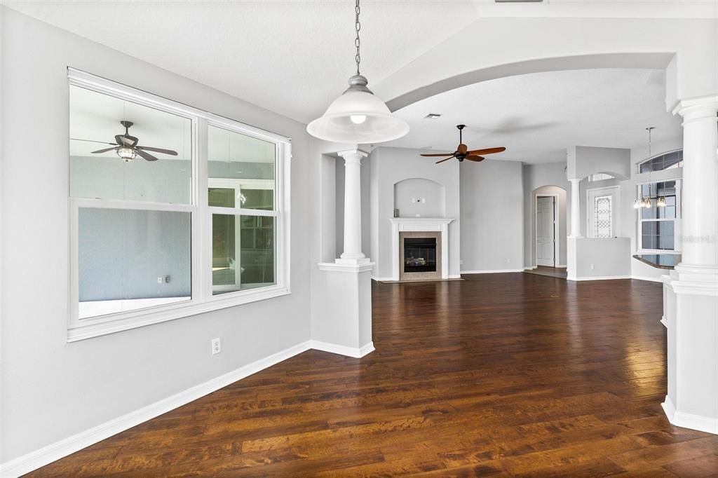 En Venta: $735,000 (3 camas, 2 baños, 2225 Pies cuadrados)