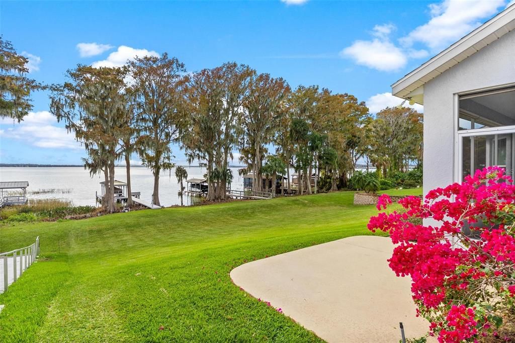 En Venta: $735,000 (3 camas, 2 baños, 2225 Pies cuadrados)