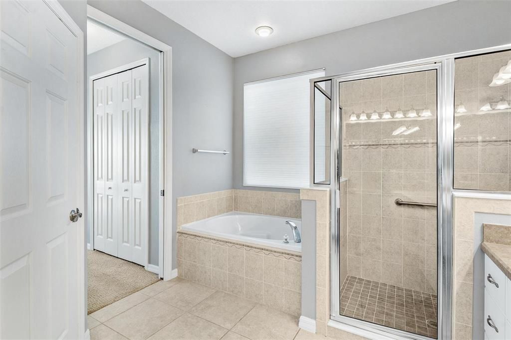 En Venta: $735,000 (3 camas, 2 baños, 2225 Pies cuadrados)