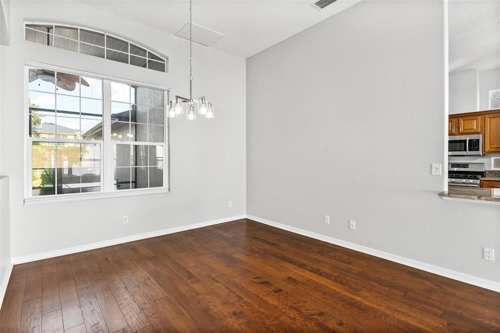 En Venta: $735,000 (3 camas, 2 baños, 2225 Pies cuadrados)