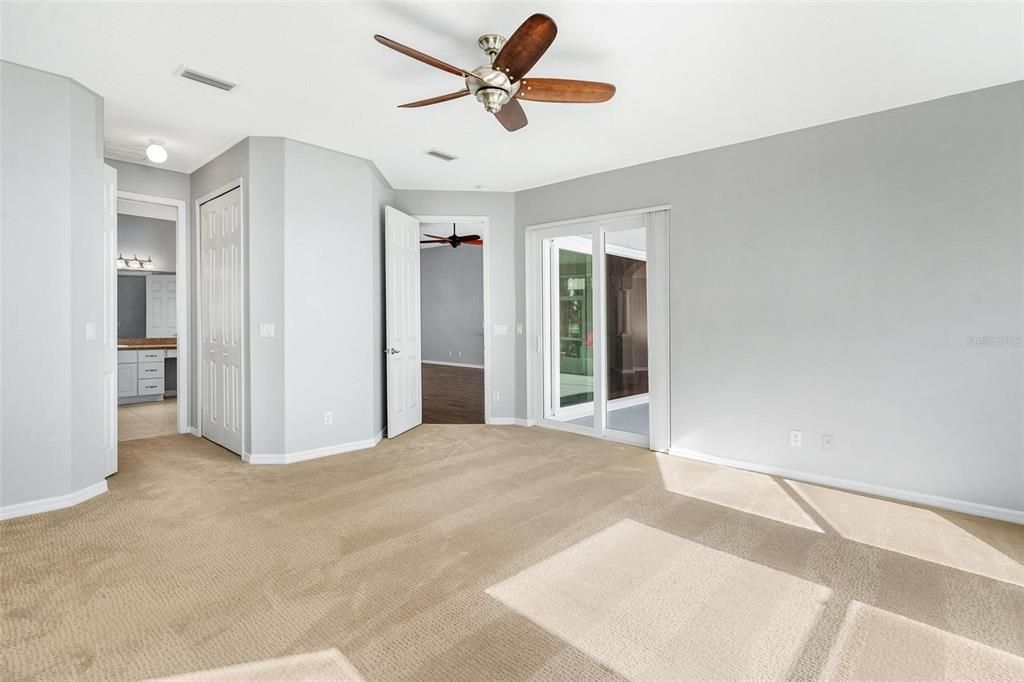 En Venta: $735,000 (3 camas, 2 baños, 2225 Pies cuadrados)