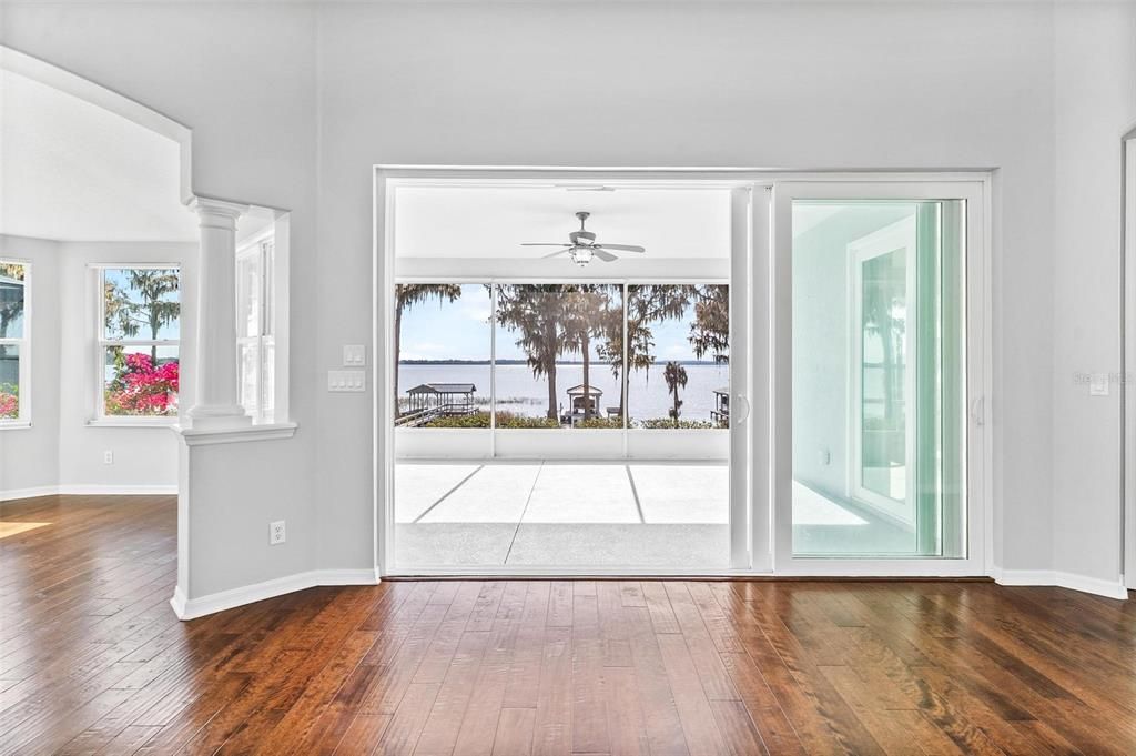 En Venta: $735,000 (3 camas, 2 baños, 2225 Pies cuadrados)