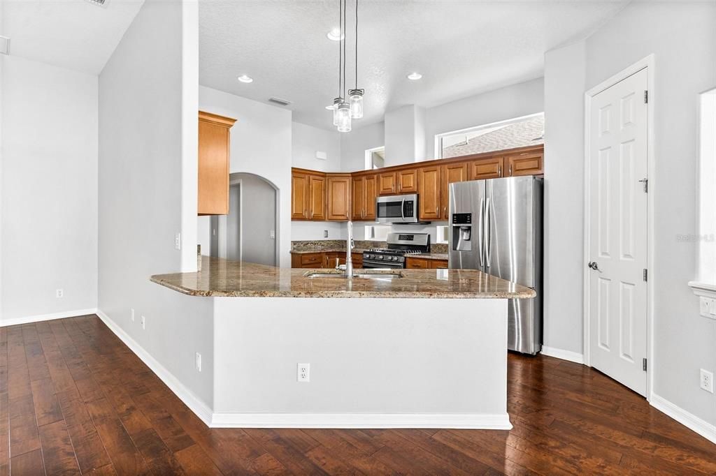 En Venta: $735,000 (3 camas, 2 baños, 2225 Pies cuadrados)