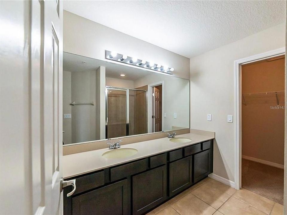 For Rent: $1,950 (3 beds, 2 baths, 1550 Square Feet)