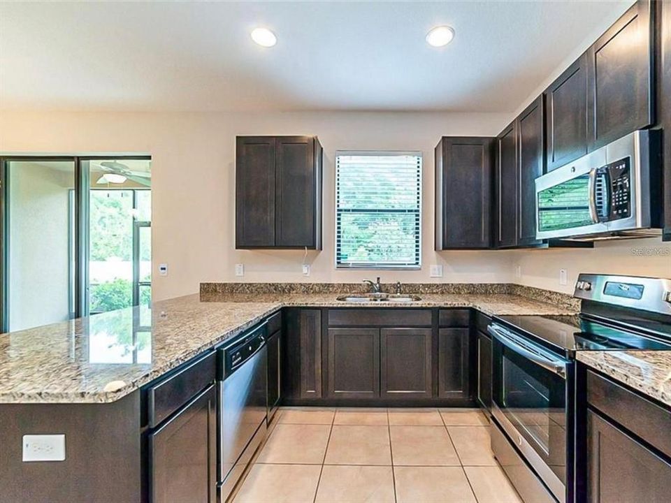 For Rent: $1,950 (3 beds, 2 baths, 1550 Square Feet)