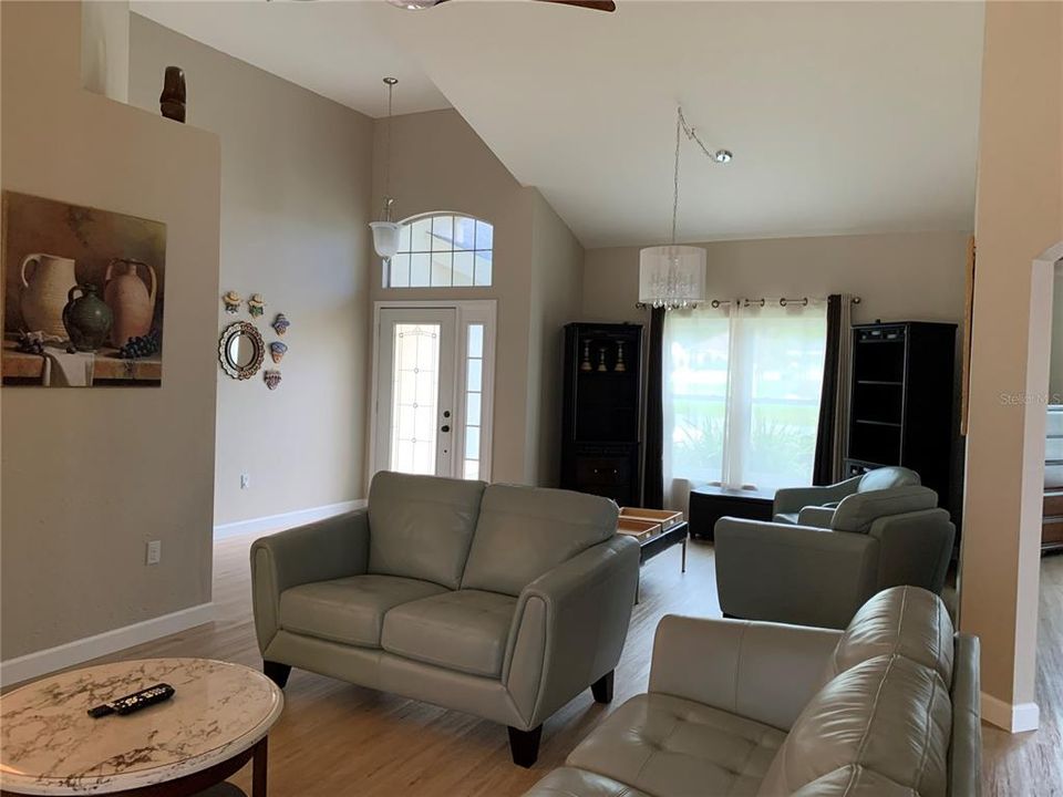 В аренду: $1,800 (2 спален, 2 ванн, 1695 Квадратных фут)