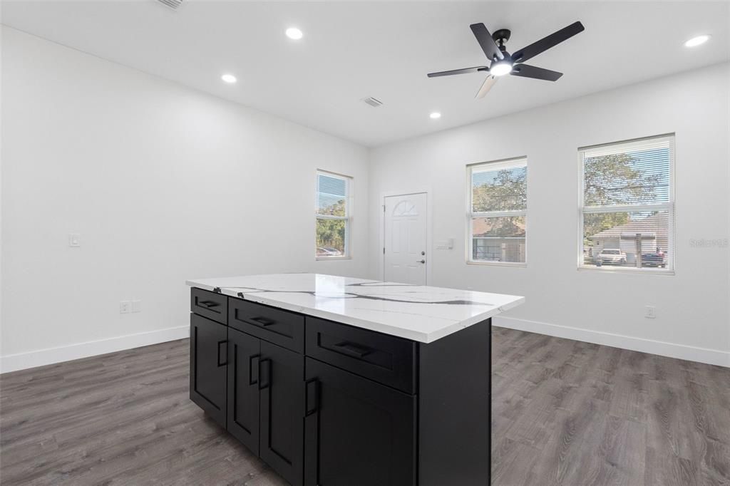 待售: $339,000 (2 贝兹, 2 浴室, 1200 平方英尺)