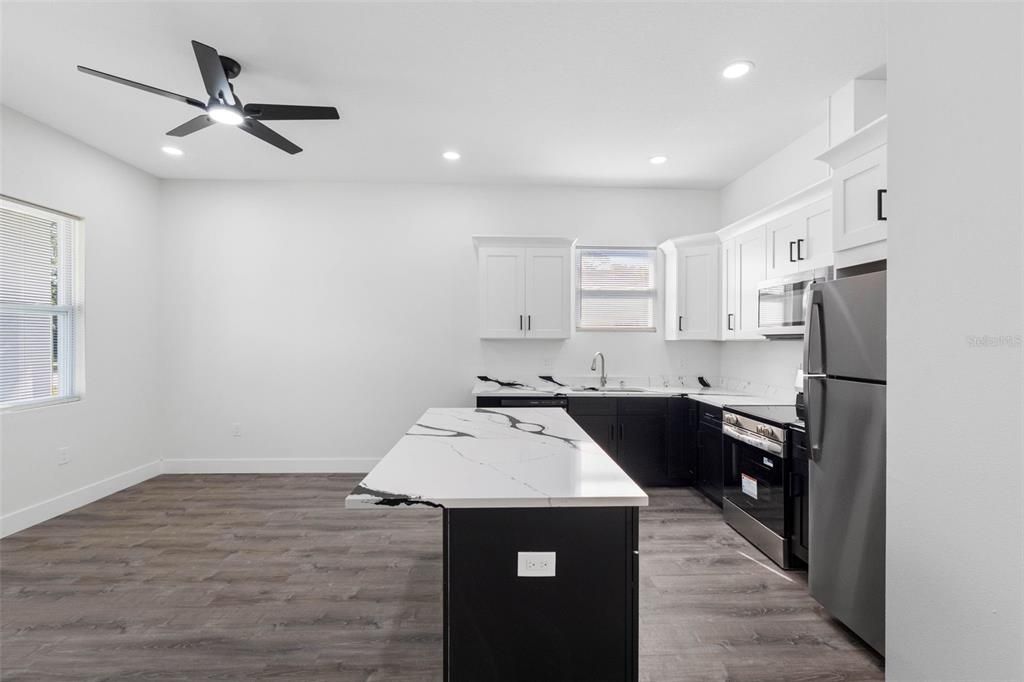 待售: $339,000 (2 贝兹, 2 浴室, 1200 平方英尺)