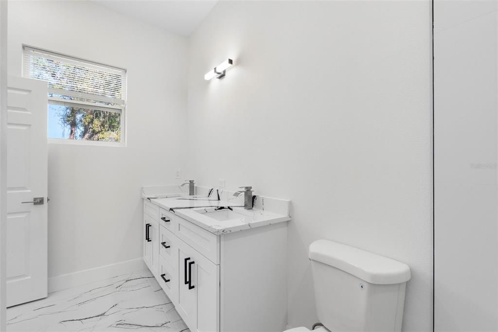 待售: $339,000 (2 贝兹, 2 浴室, 1200 平方英尺)