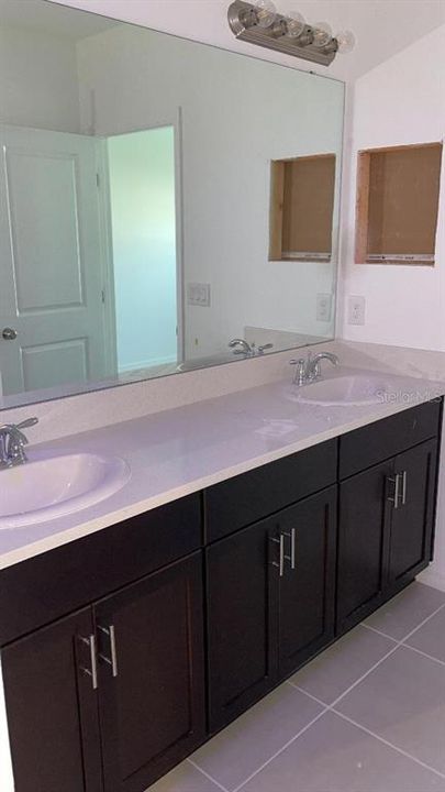 В аренду: $2,200 (4 спален, 2 ванн, 1845 Квадратных фут)