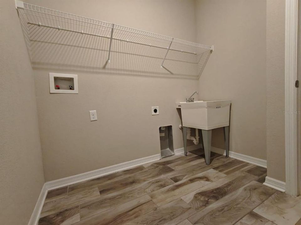 For Rent: $2,899 (4 beds, 2 baths, 2112 Square Feet)