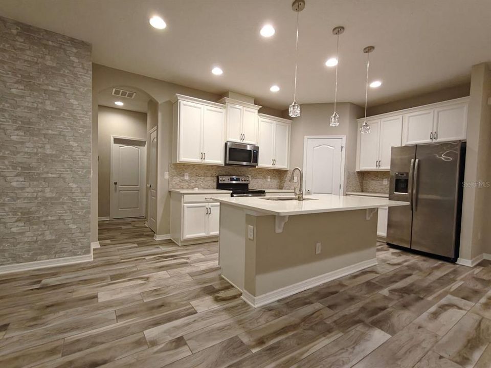 For Rent: $2,899 (4 beds, 2 baths, 2112 Square Feet)