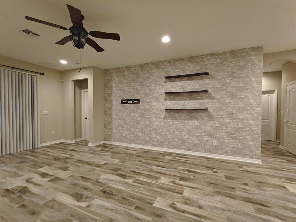 For Rent: $2,899 (4 beds, 2 baths, 2112 Square Feet)