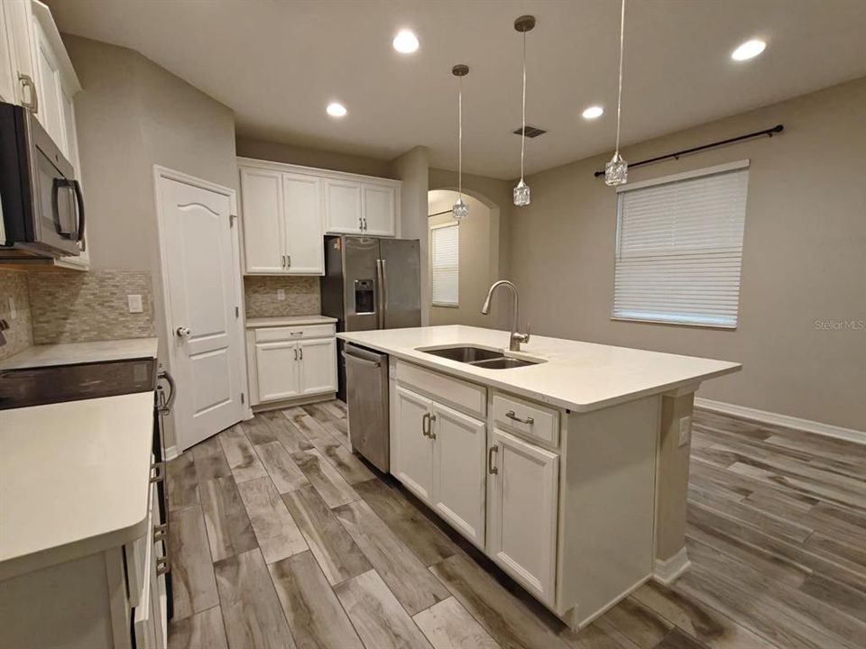 For Rent: $2,899 (4 beds, 2 baths, 2112 Square Feet)