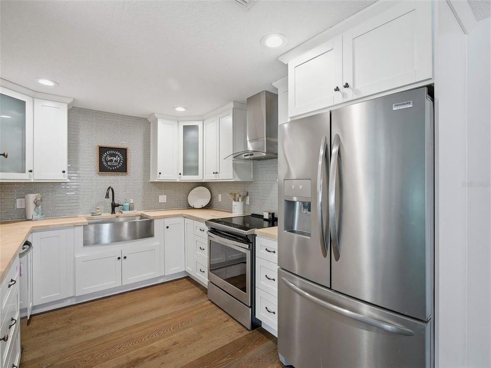 For Sale: $1,100,000 (3 beds, 2 baths, 1885 Square Feet)