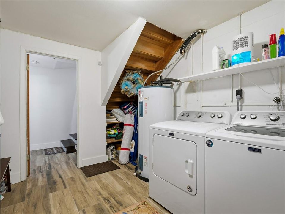 For Sale: $1,100,000 (3 beds, 2 baths, 1885 Square Feet)