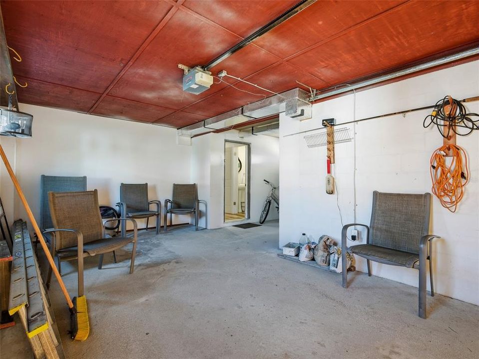 For Sale: $1,100,000 (3 beds, 2 baths, 1885 Square Feet)