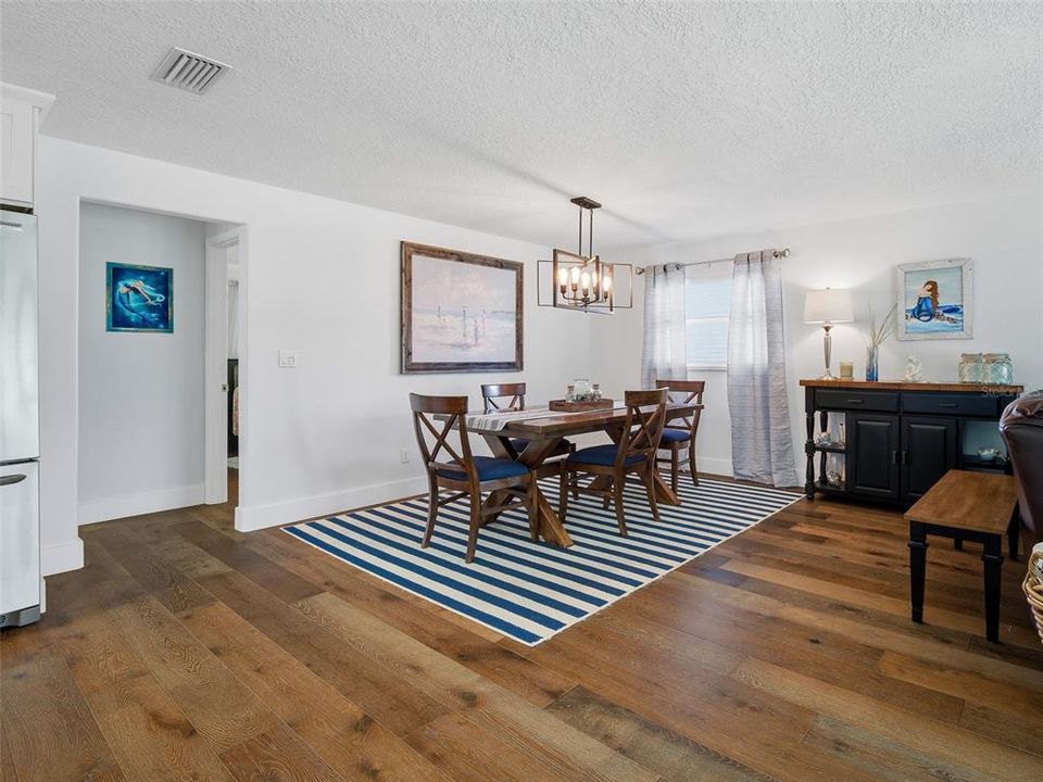 For Sale: $1,100,000 (3 beds, 2 baths, 1885 Square Feet)