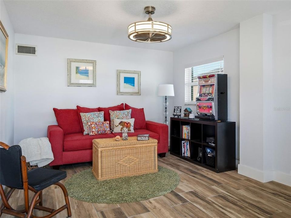 For Sale: $1,100,000 (3 beds, 2 baths, 1885 Square Feet)