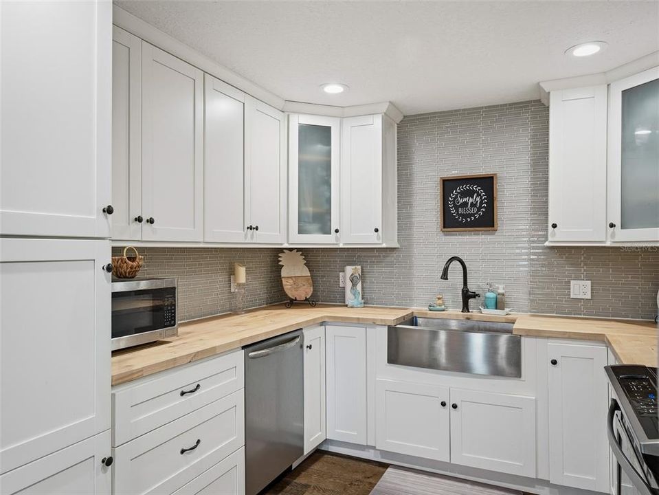 For Sale: $1,100,000 (3 beds, 2 baths, 1885 Square Feet)