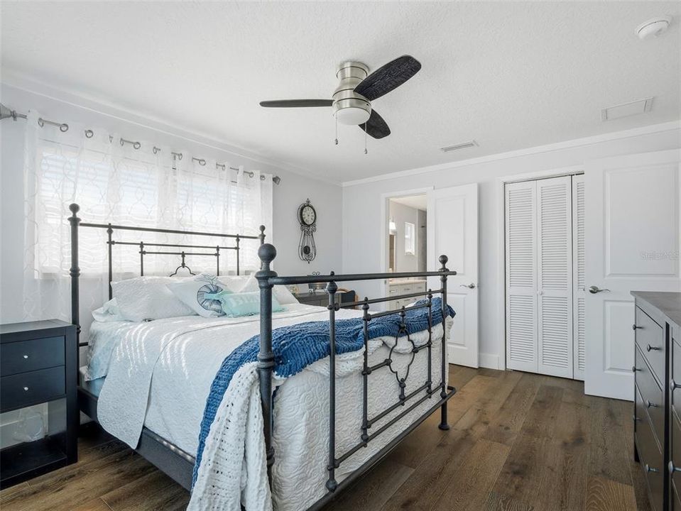 For Sale: $1,100,000 (3 beds, 2 baths, 1885 Square Feet)