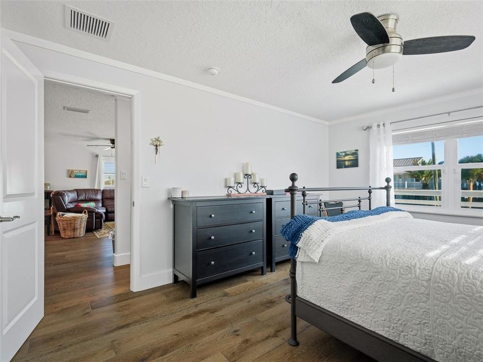 For Sale: $1,100,000 (3 beds, 2 baths, 1885 Square Feet)