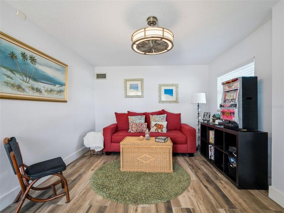 For Sale: $1,100,000 (3 beds, 2 baths, 1885 Square Feet)