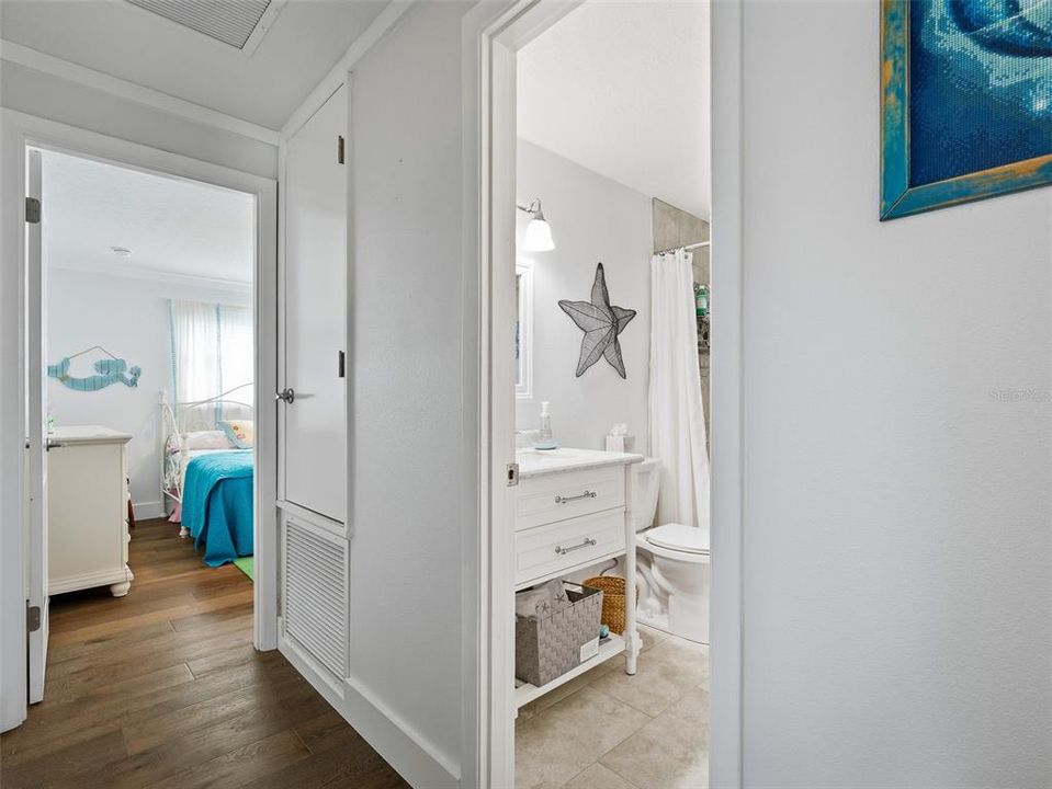 For Sale: $1,100,000 (3 beds, 2 baths, 1885 Square Feet)