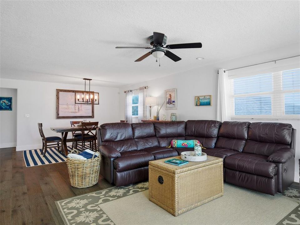 For Sale: $1,100,000 (3 beds, 2 baths, 1885 Square Feet)