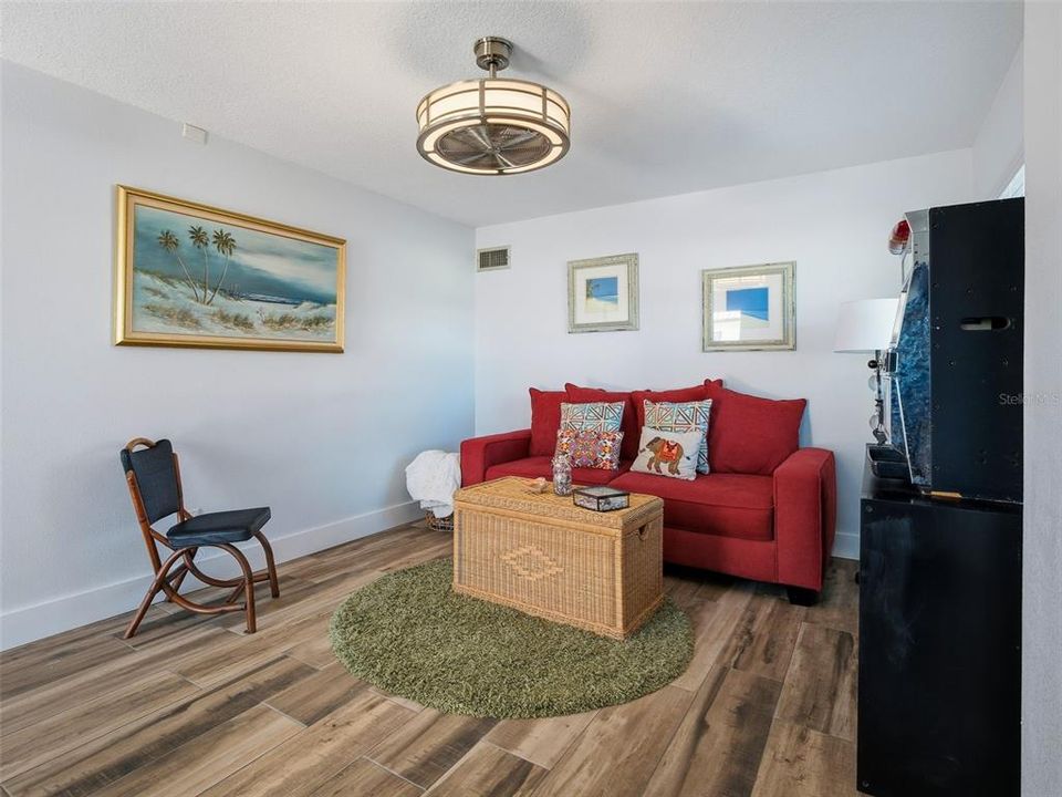 For Sale: $1,100,000 (3 beds, 2 baths, 1885 Square Feet)