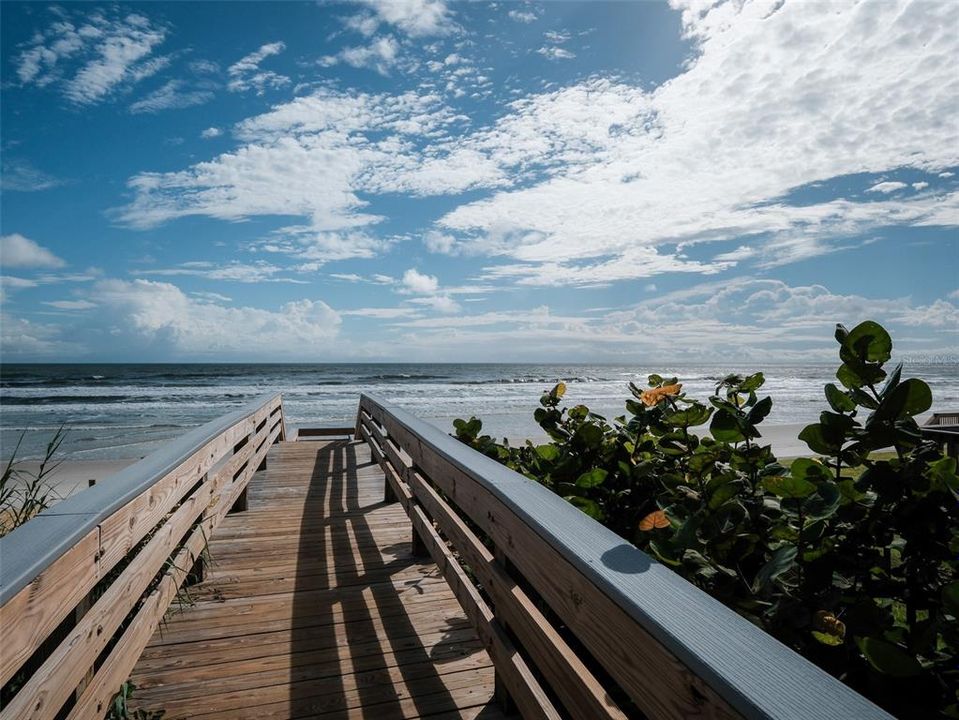 For Sale: $1,100,000 (3 beds, 2 baths, 1885 Square Feet)