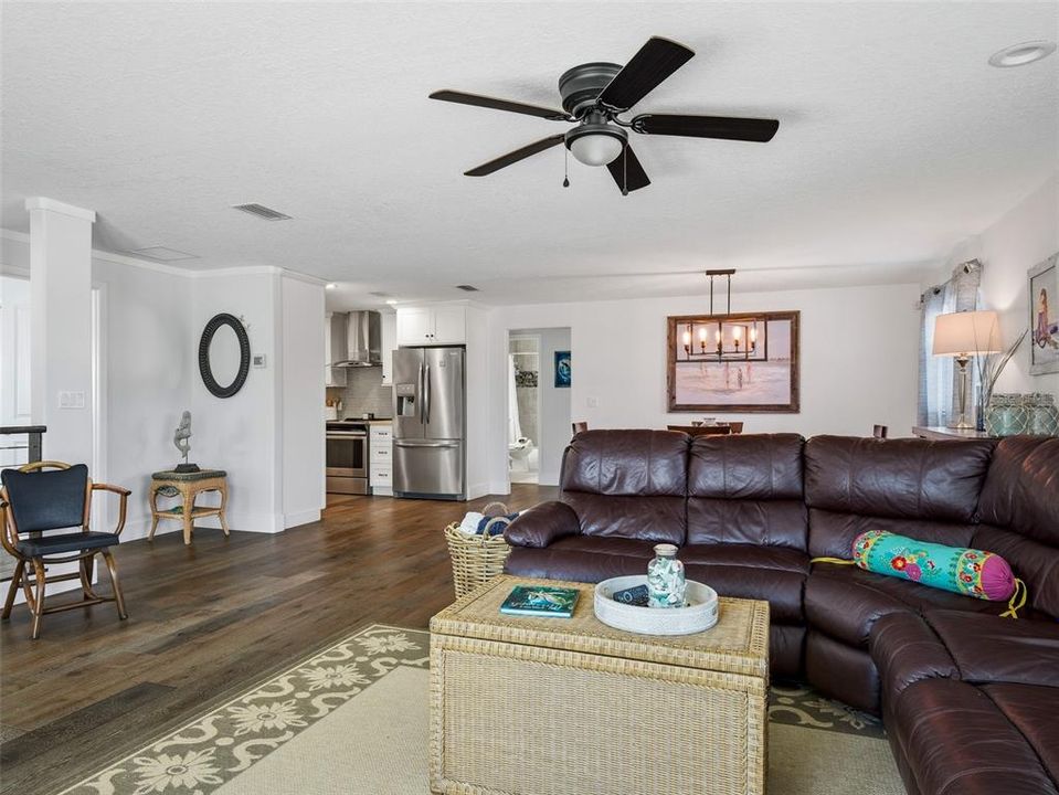 For Sale: $1,100,000 (3 beds, 2 baths, 1885 Square Feet)