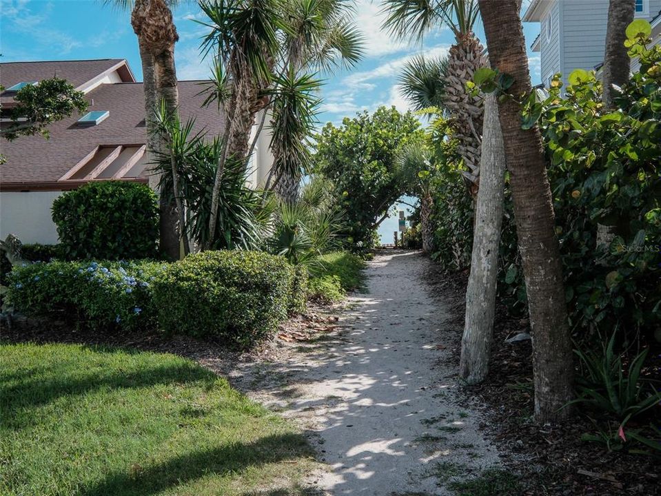 For Sale: $1,100,000 (3 beds, 2 baths, 1885 Square Feet)