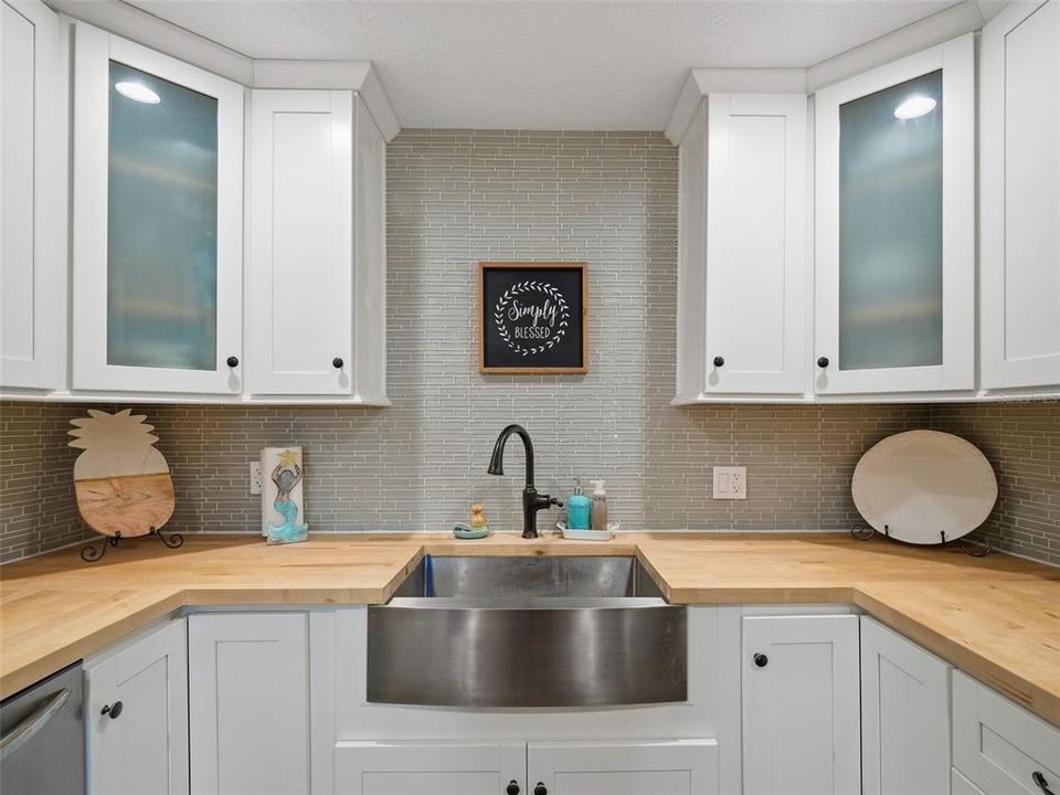 For Sale: $1,100,000 (3 beds, 2 baths, 1885 Square Feet)