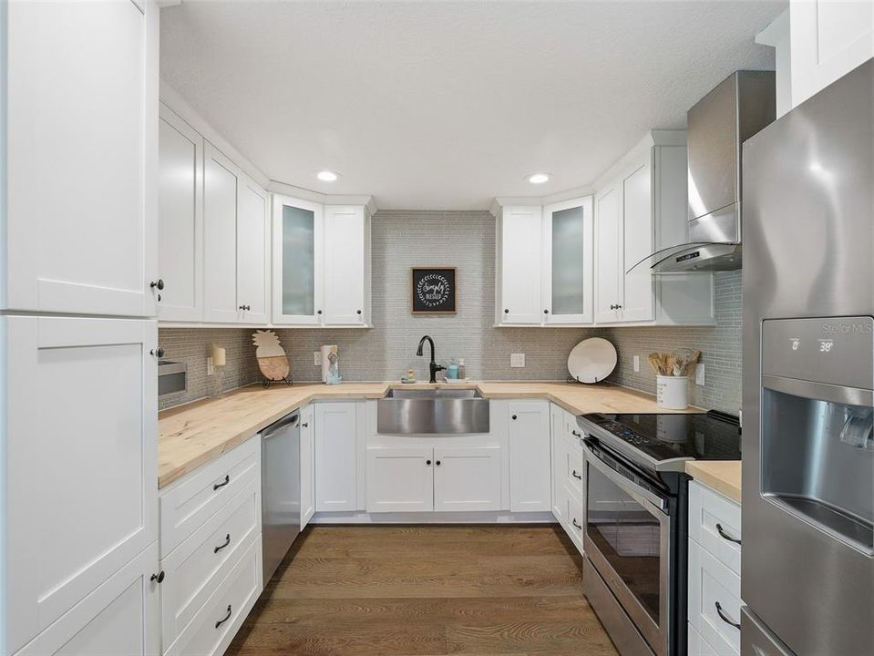 For Sale: $1,100,000 (3 beds, 2 baths, 1885 Square Feet)