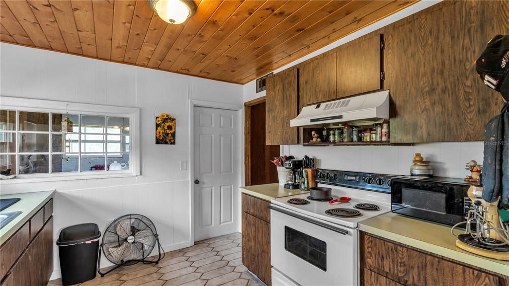 待售: $625,000 (0 贝兹, 0 浴室, 3582 平方英尺)